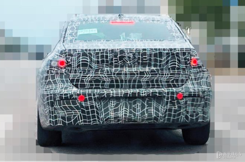 新一代宝马7系即将回归，设计亮眼极了！奔驰S级怕了吗？