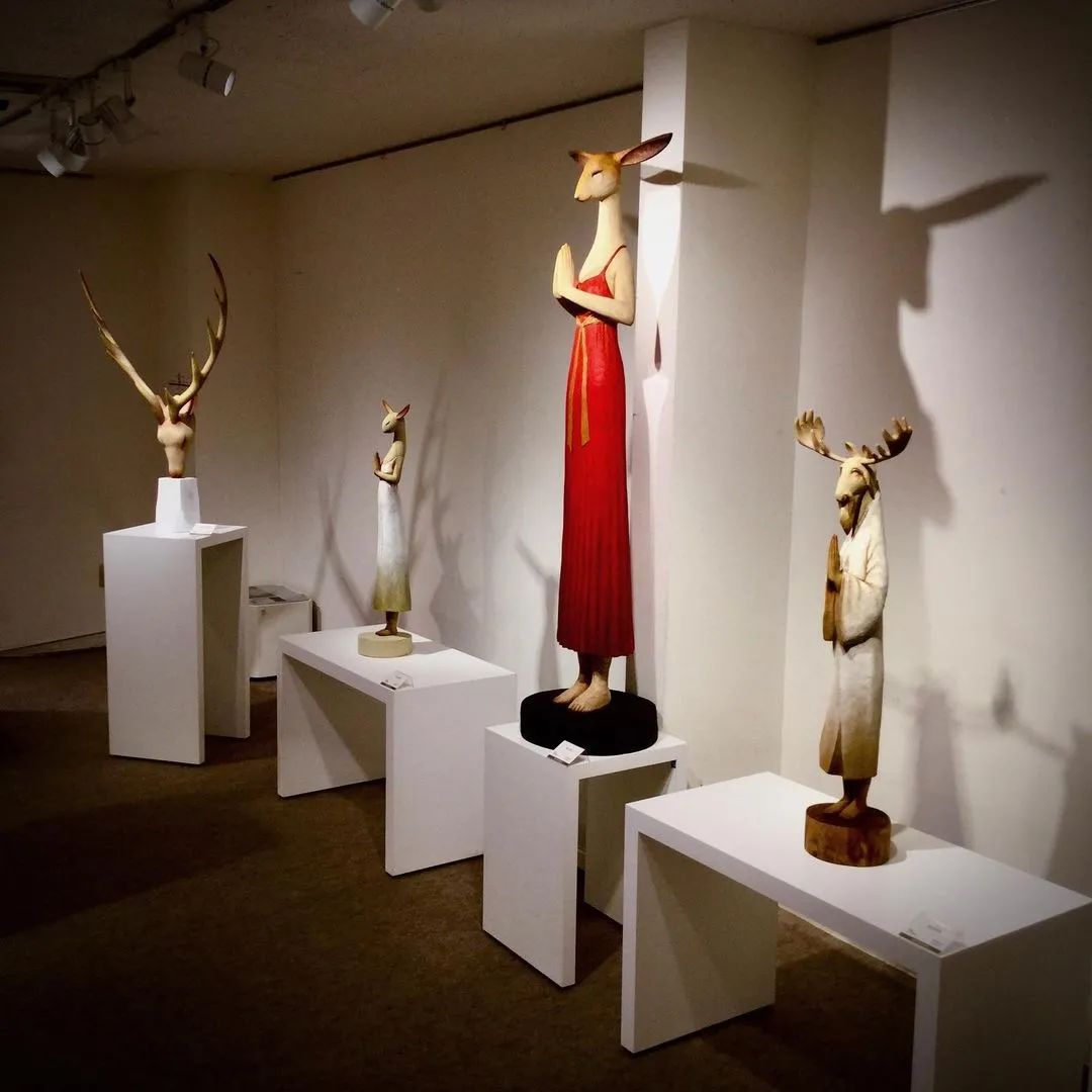 60岁日本老人的“治愈系”木雕，让人直呼“幸福”：太大胆了吧