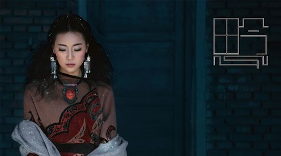 云朵本名叫谢春芳,出生于四川省阿坝藏族羌族自治州茂县.