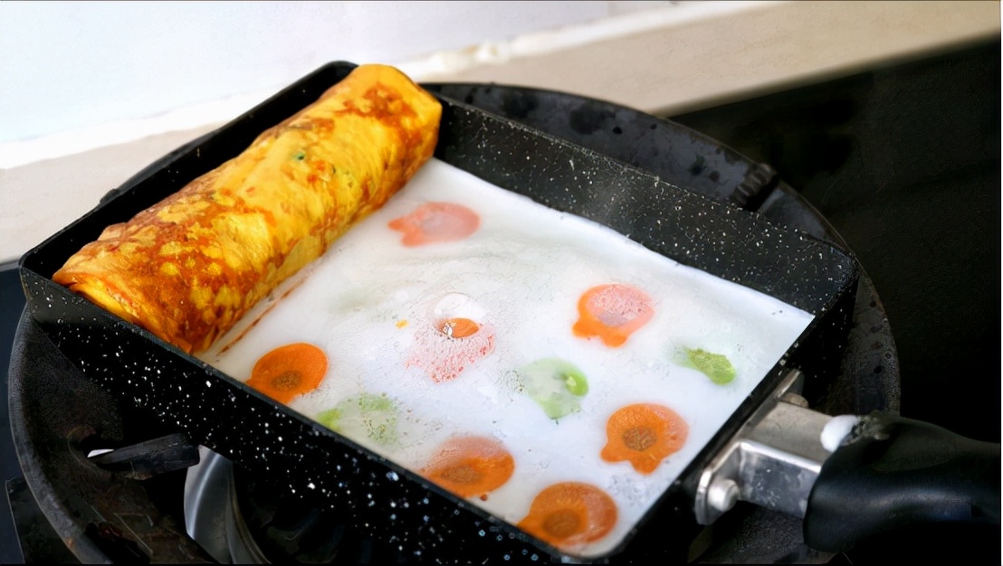 好吃还营养的厚蛋烧，做法很简单，颜值也高，做早餐正合适