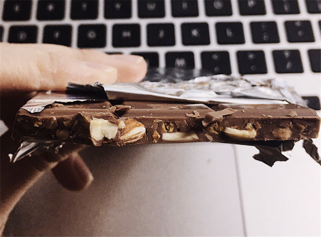 过期的巧克力直接扔?留着还能这么用,网友:涨知识了