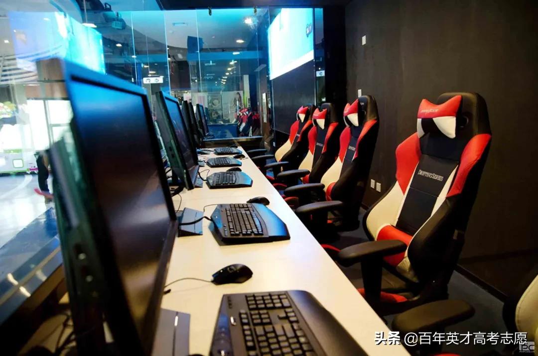 四川传媒学院学费多少（贫穷）