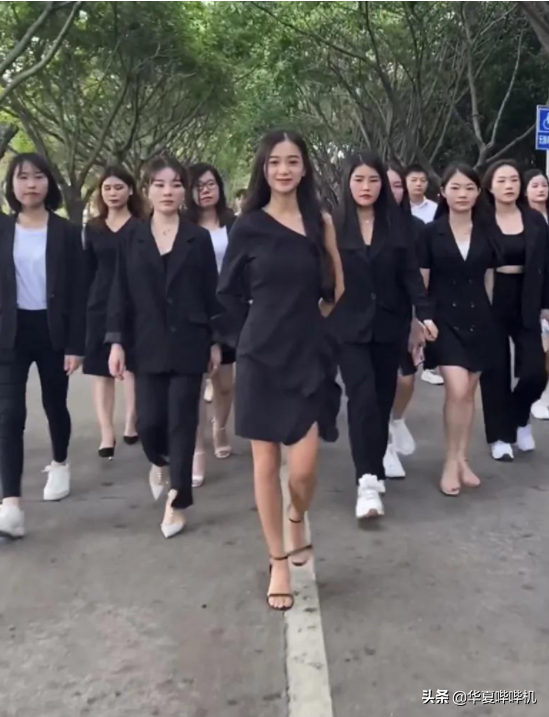 从“万人追捧”到“万人唾”，“玩偶女神”张曼如经历了什么