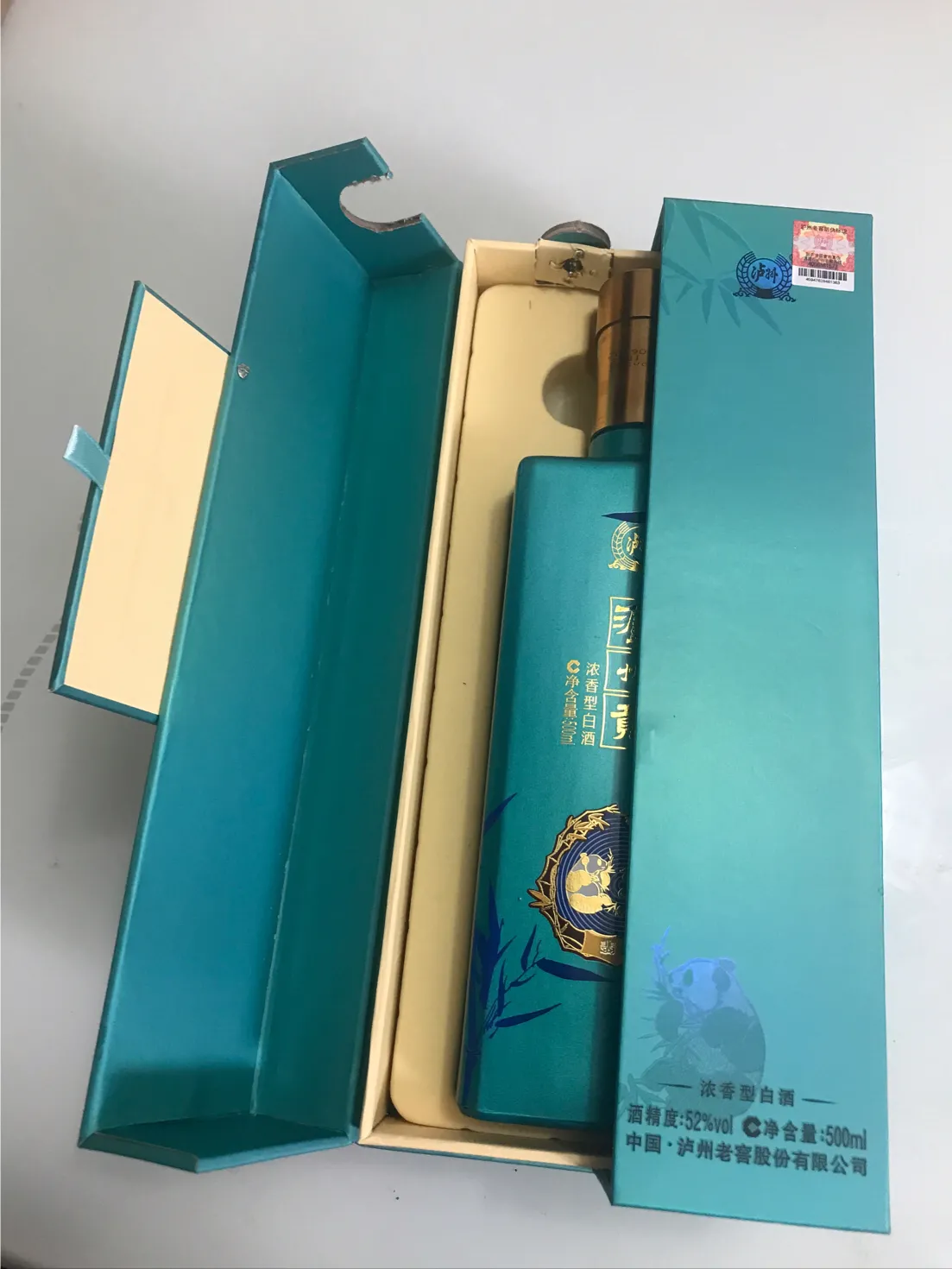 泸州老窖泸州贡翡绿52度测评,百元内送礼佳品