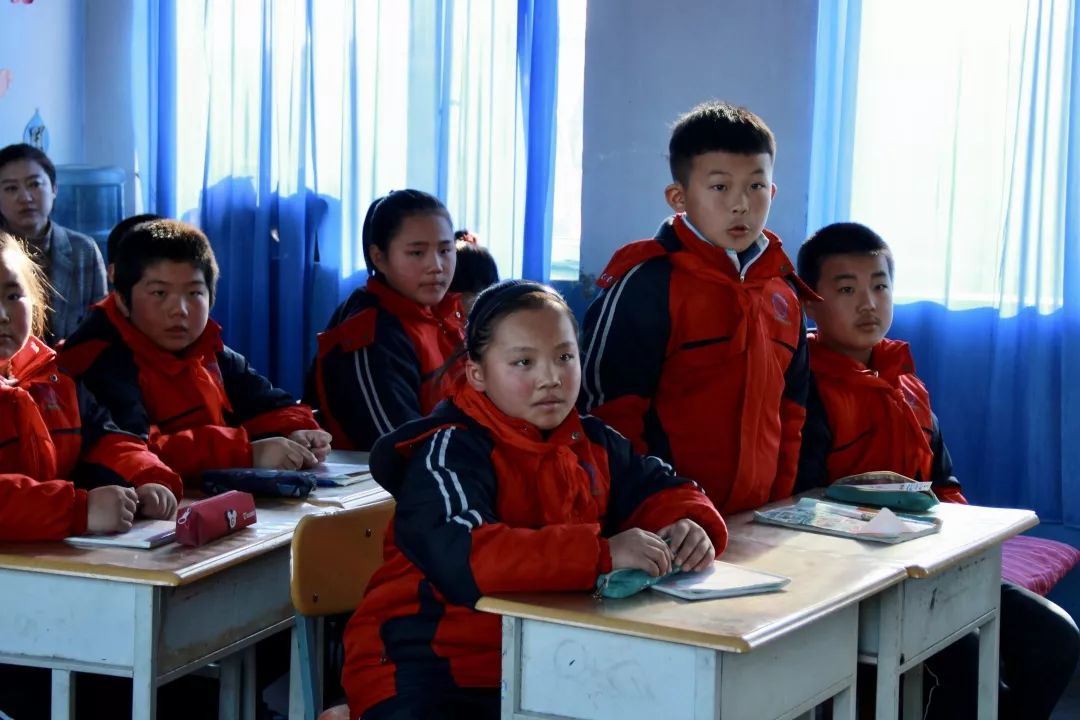 中小学迎来“好消息”，教室内将全部加装监控，家长拍手叫好