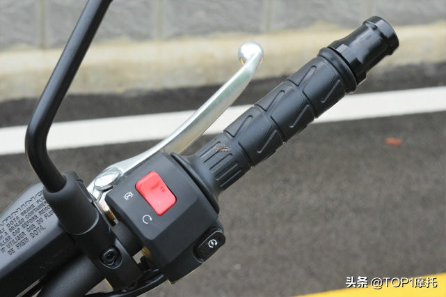 不只是性价比高 准公升级四缸街车 川崎Z900简单试驾