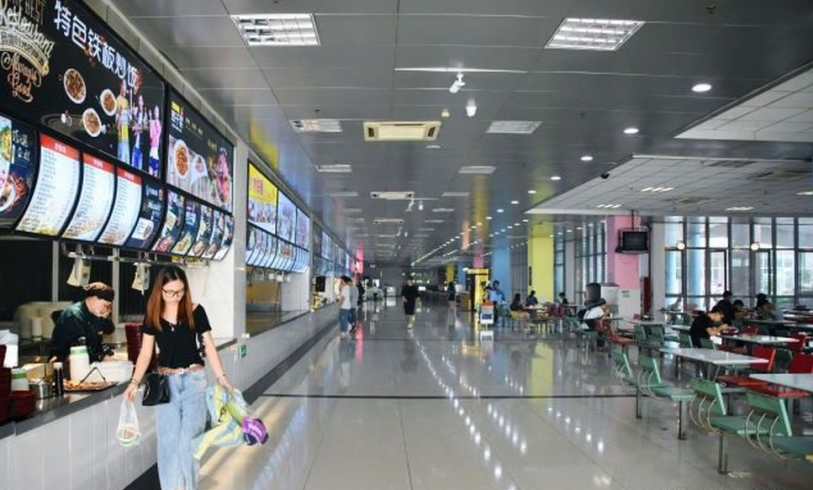 火了！江苏“高颜值”大学：坐拥空调宿舍，出门就是地铁，小龙虾吃到爽！