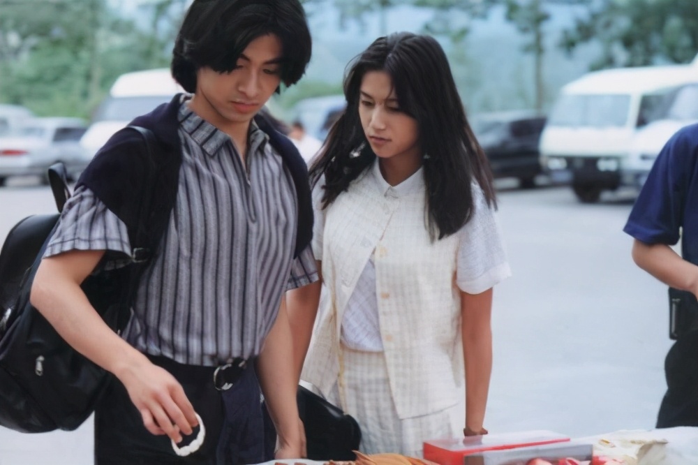 海岩剧巅峰之作：十部经典作品回顾与评析