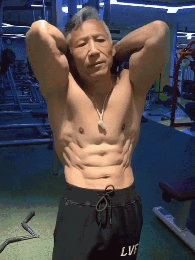 愿你我在年老发白之际，依然能够“鲜衣怒马，永远是少年”
