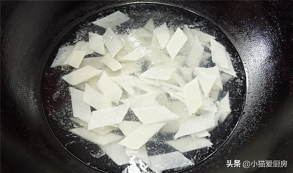 西红柿炒山药，比炒鸡蛋还好吃，做法简单，营养味美，新手也会做