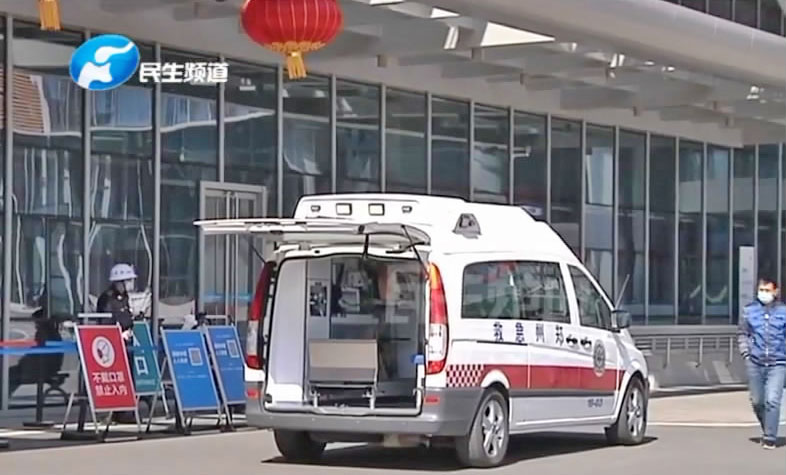 多子多福不靠谱，百岁老母亲住宾馆度日，4个孩子为养老踢皮球