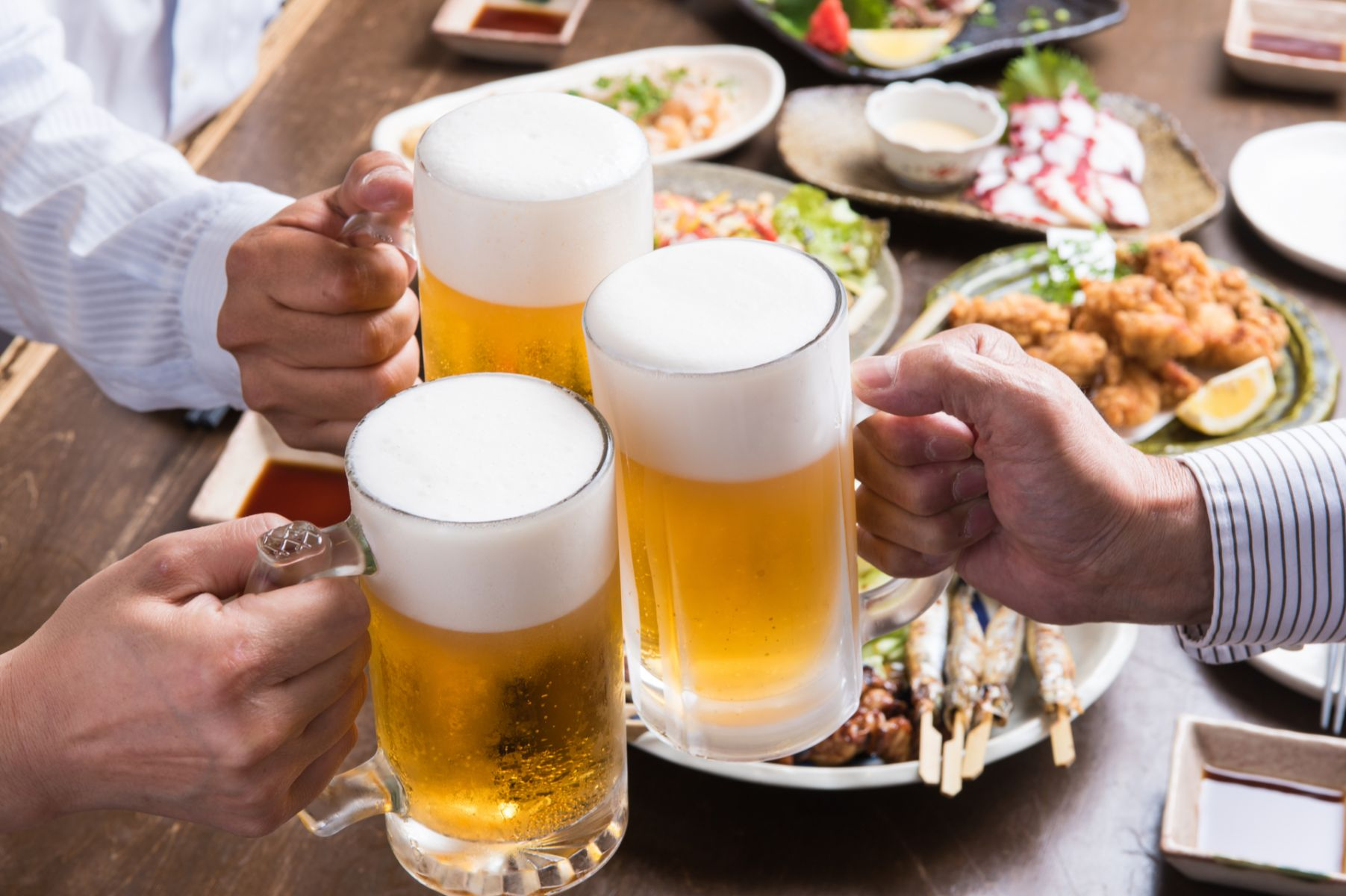 过量饮酒真难受，快来学几招解酒小妙招，让你不再担忧醉酒