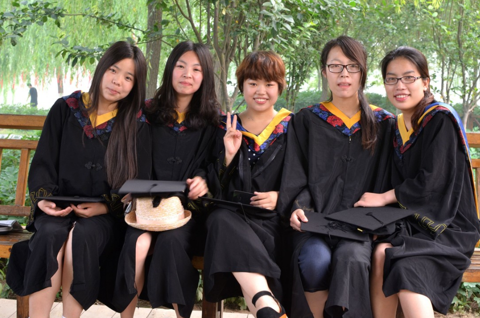 “高考四百分有什么用”，考生含泪哭诉，拼命学习跟200分没区别