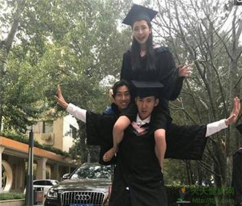 王思聪的风流情史，靠金钱征服了15个女人，如今却沦为了爱情舔狗