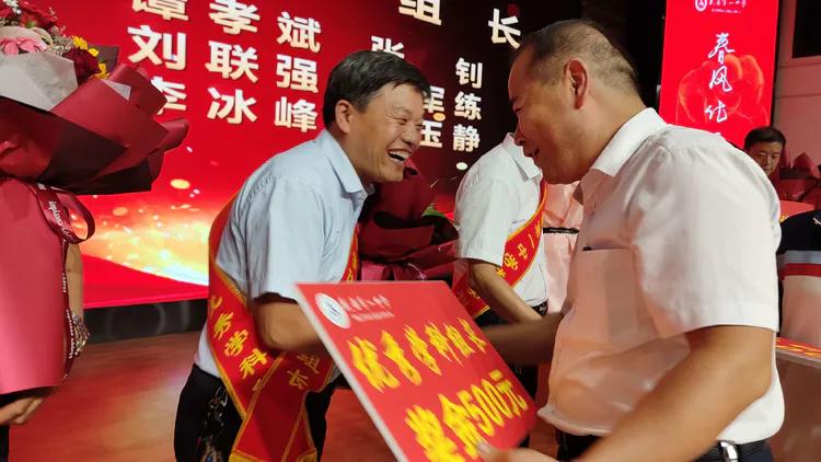 守望初心 最美绽放--乾县一中隆重庆祝第37个教师节