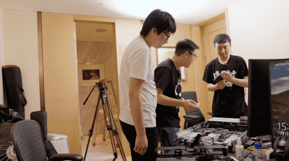 跑分全球第4！王思聪「随手」装了台服务器，网友：壕无人性