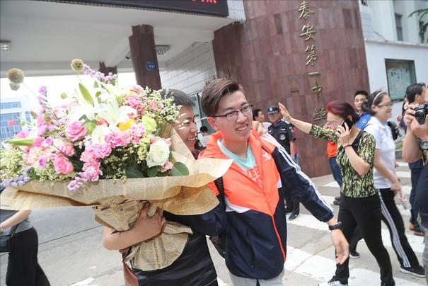 高考临近，家长可以做些什么？四件事要做好，两句话不要说