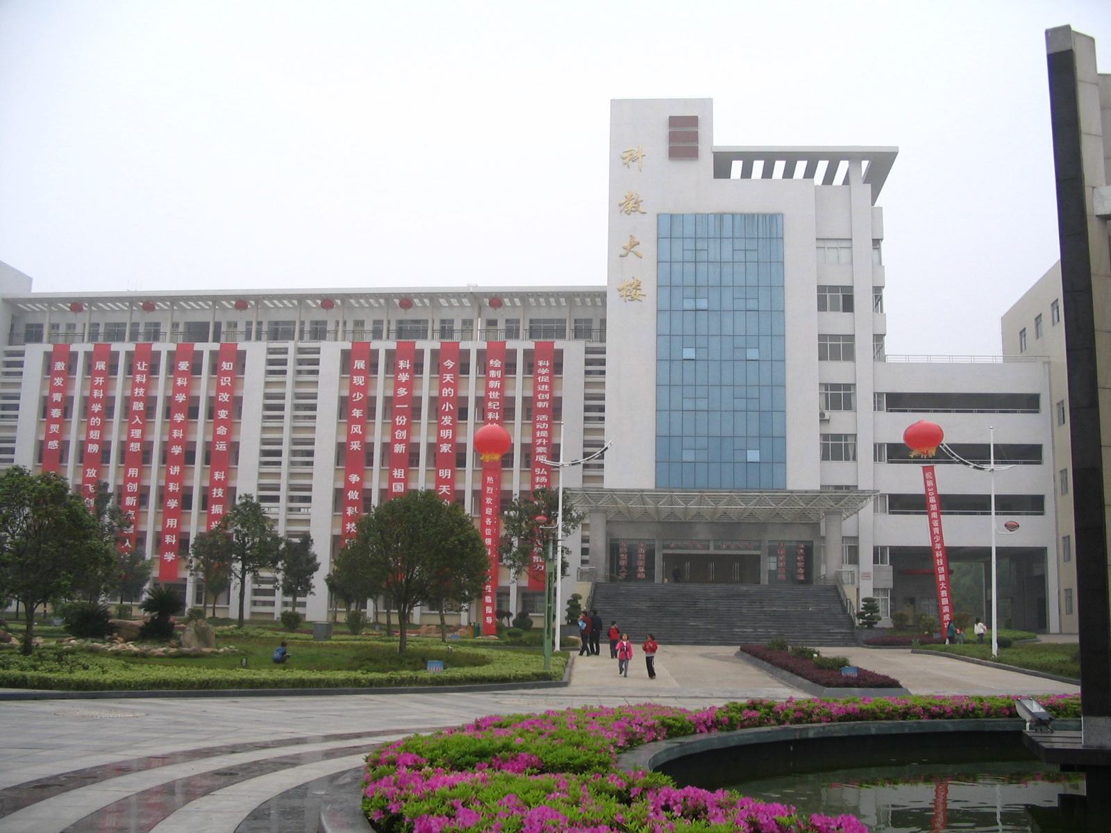 湖南岳阳最强5所高中，有所去年高考600分过线超百人，你听说过吗