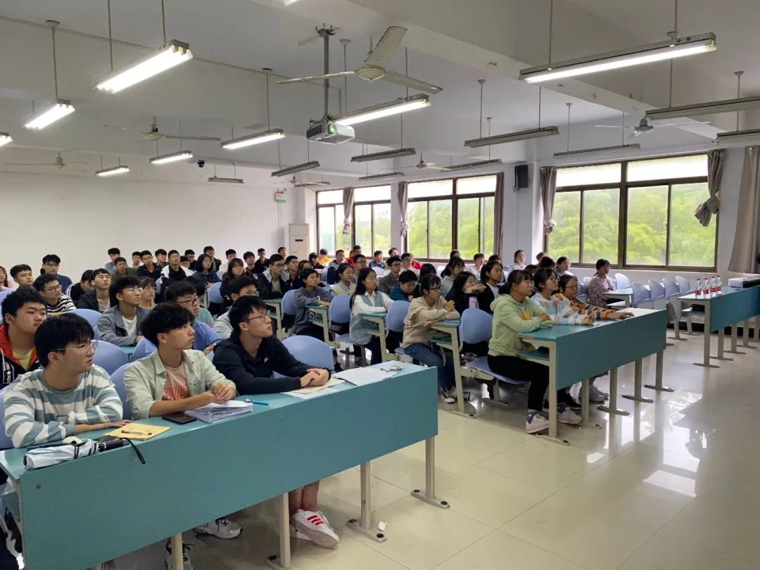 容易累成“秃头”的3个专业，学习时心力交瘁，毕业反成香饽饽