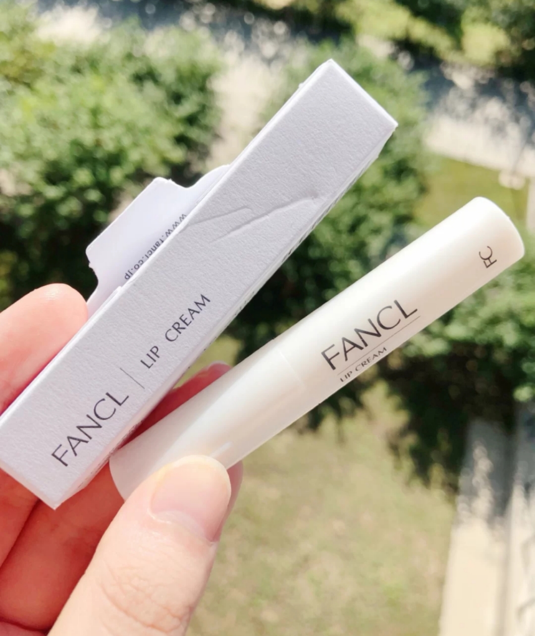 试了十几支润唇膏，唯独最爱这5支，滋润保湿性价高，秋冬必备