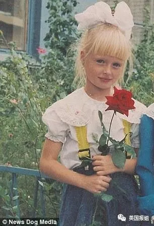 俄国美女从小被“圈养”！父母把她当活娃娃，丰胸细腰拍性感照