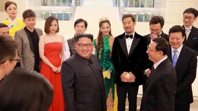 “7300万粉丝灰姑娘”迪丽热巴的“饭圈”专宠史