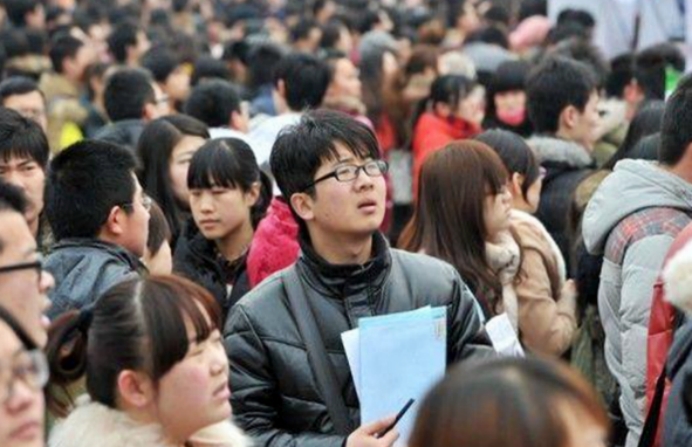 高考生估分450大哭，我日日夜夜学习，却要和200分的人一起读大专