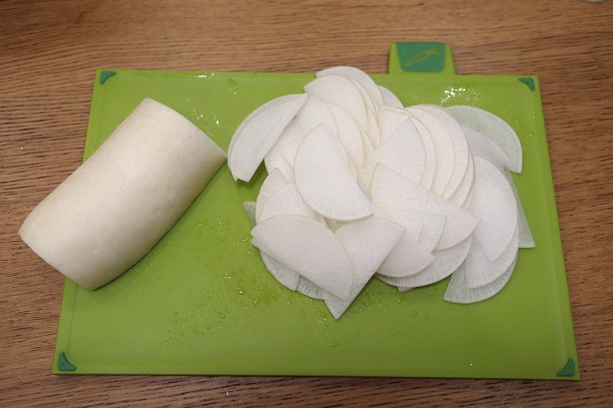 立秋多喝这锅萝卜汤，清鲜甜美开胃顺气，搭配多种食材美得很