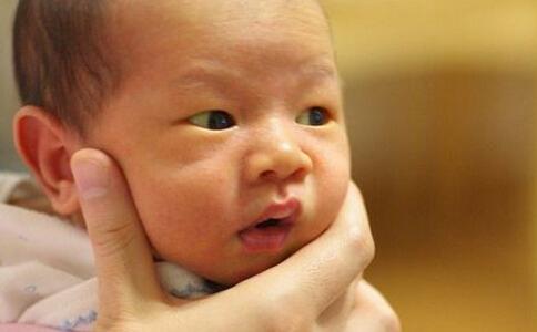 孩子刚出生下来就“中了”黄疸，别心急，这里面的学问大着呢