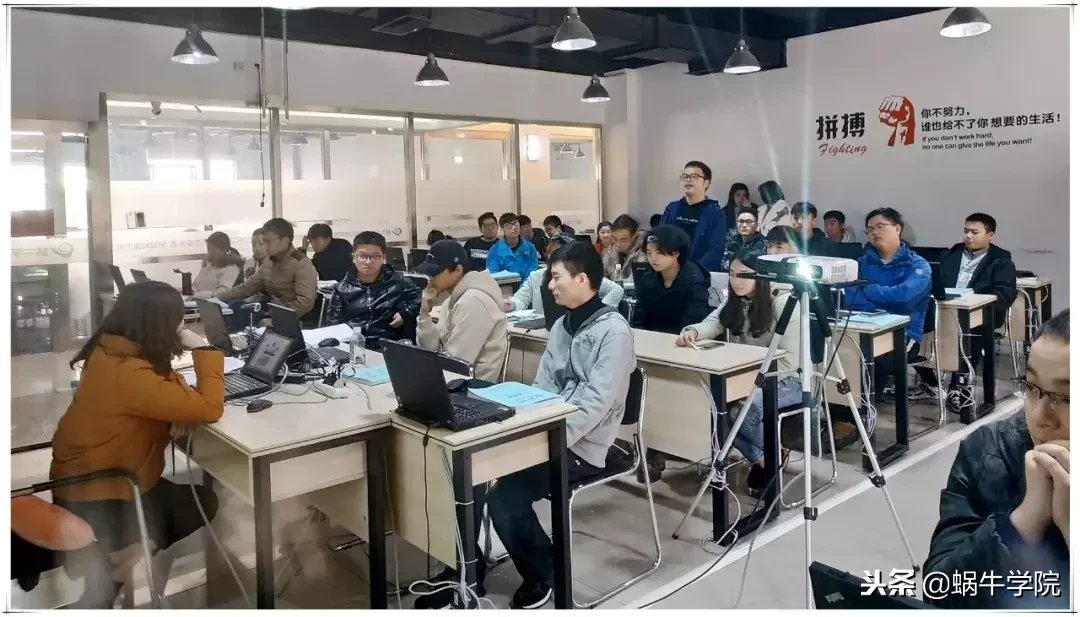 今天有人说：培训机构的骗子很多 蜗牛学院好像特别出名，因为……