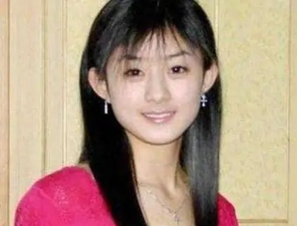 冯绍峰：40岁与赵丽颖结为夫妻，三年婚姻生活却以扑朔迷离收场