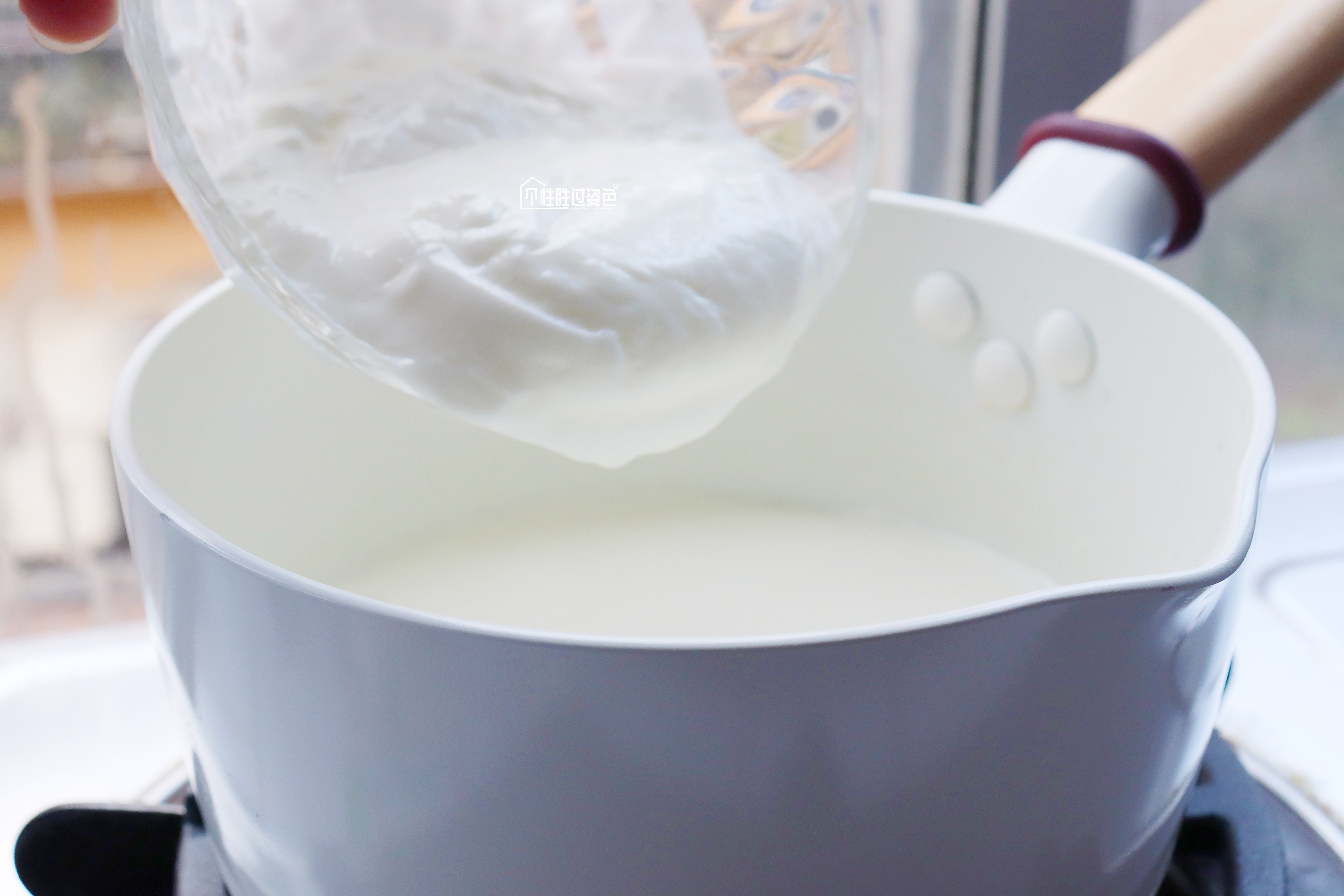 教你自己在家做酸奶，不用酸奶机，不用菌粉，酸甜浓稠滋味足