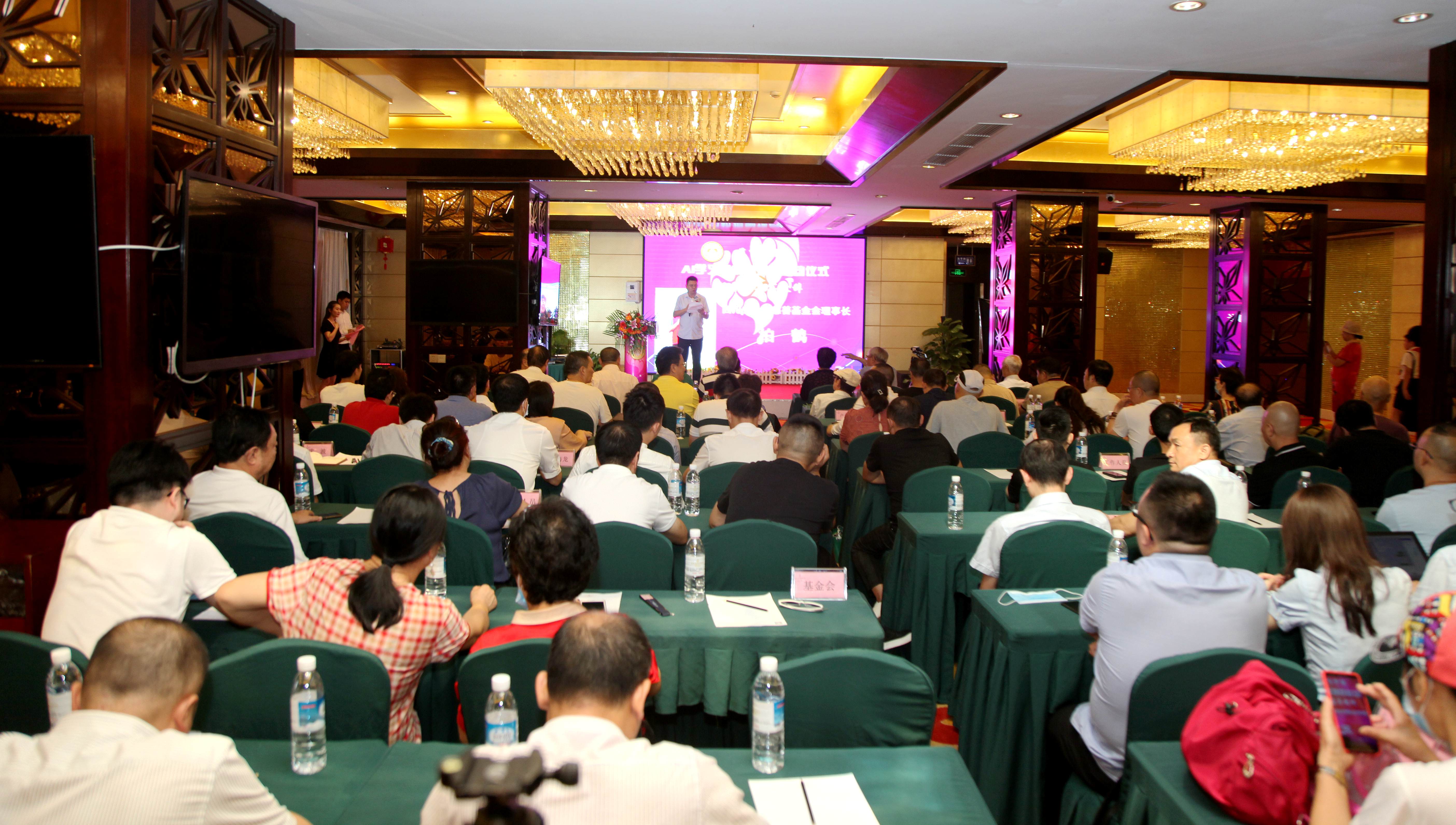 AI学习机捐赠项目启动仪式在成都举行