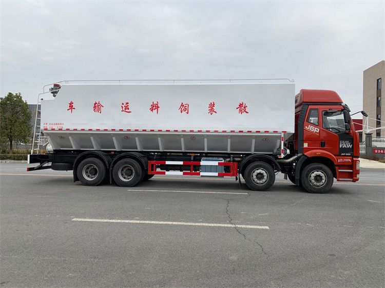 解放前四后八散装饲料车配价格 大马力的一款大型饲料车