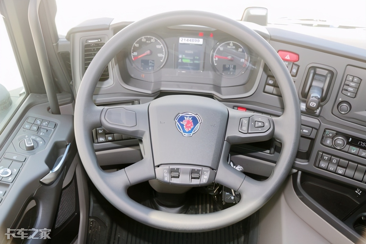 沃尔沃和斯堪尼亚都将国产,两大豪华卡车比拼,你更喜欢哪一款?