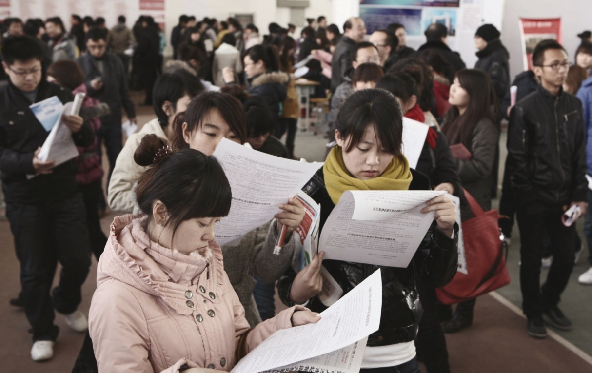 大学生的“私下交易”曝光，只贪图眼前的快乐，坑害了自己的未来