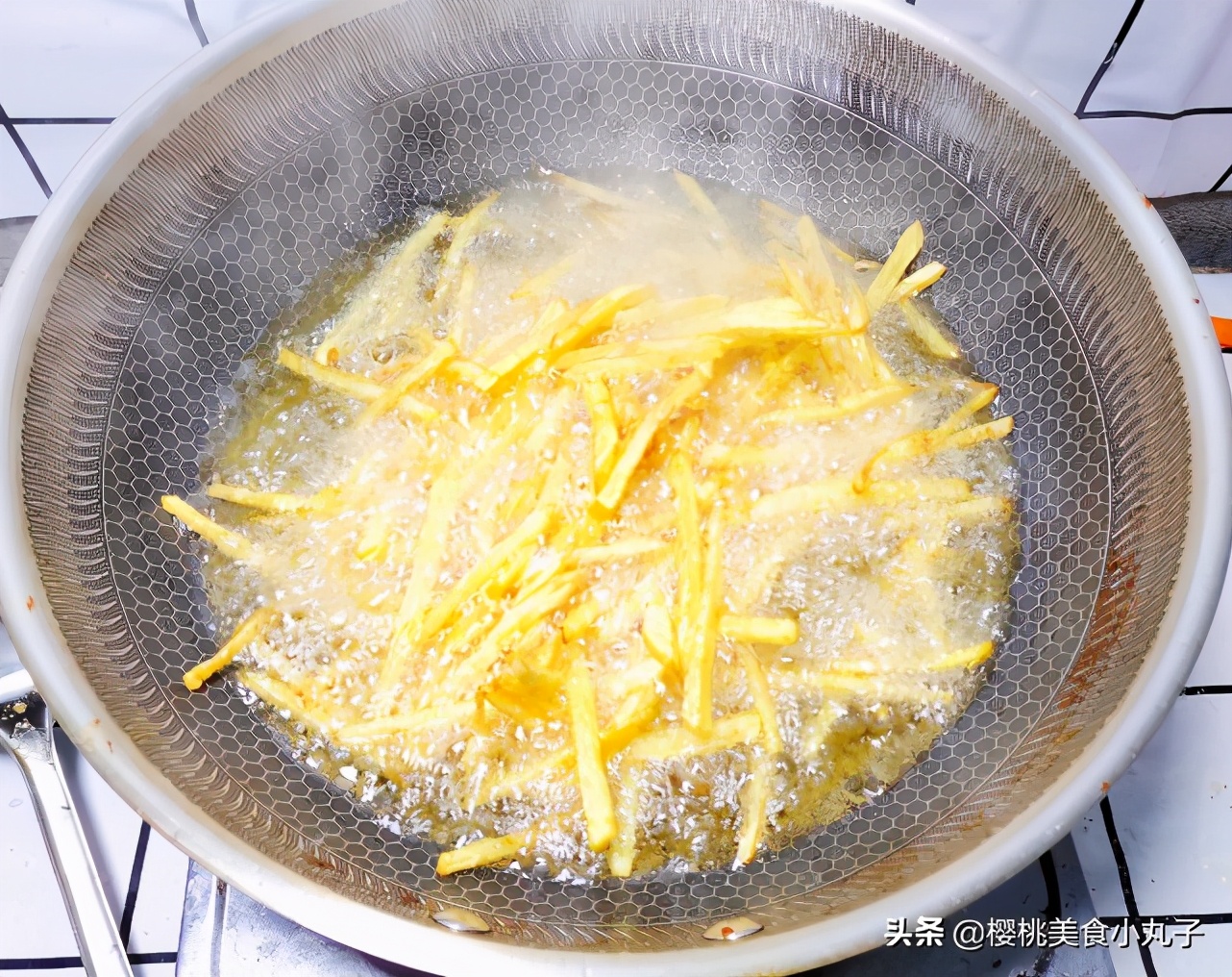 土豆条怎样做（教你七步做出酥脆可口的土豆）