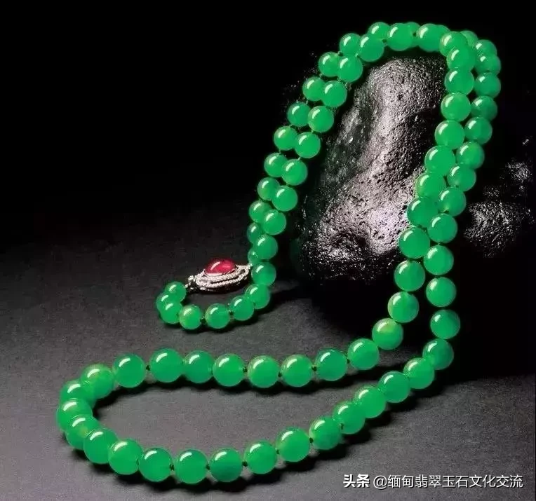 缅甸翡翠玉手镯价格(缅甸翡翠玉手镯到底多少钱一个) 缅甸翡翠玉手镯价格(缅甸翡翠玉手镯到底多少钱一个)