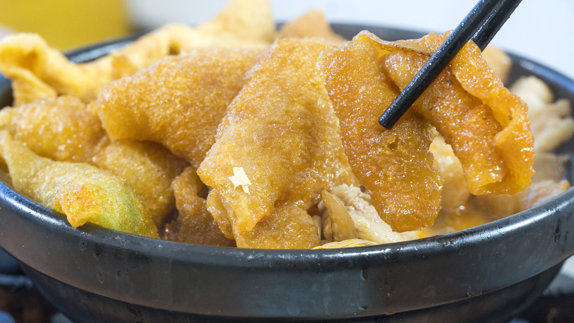 秋冬干燥寒冷，女人要多吃6种食材，补水又驱寒，面如桃花显年轻