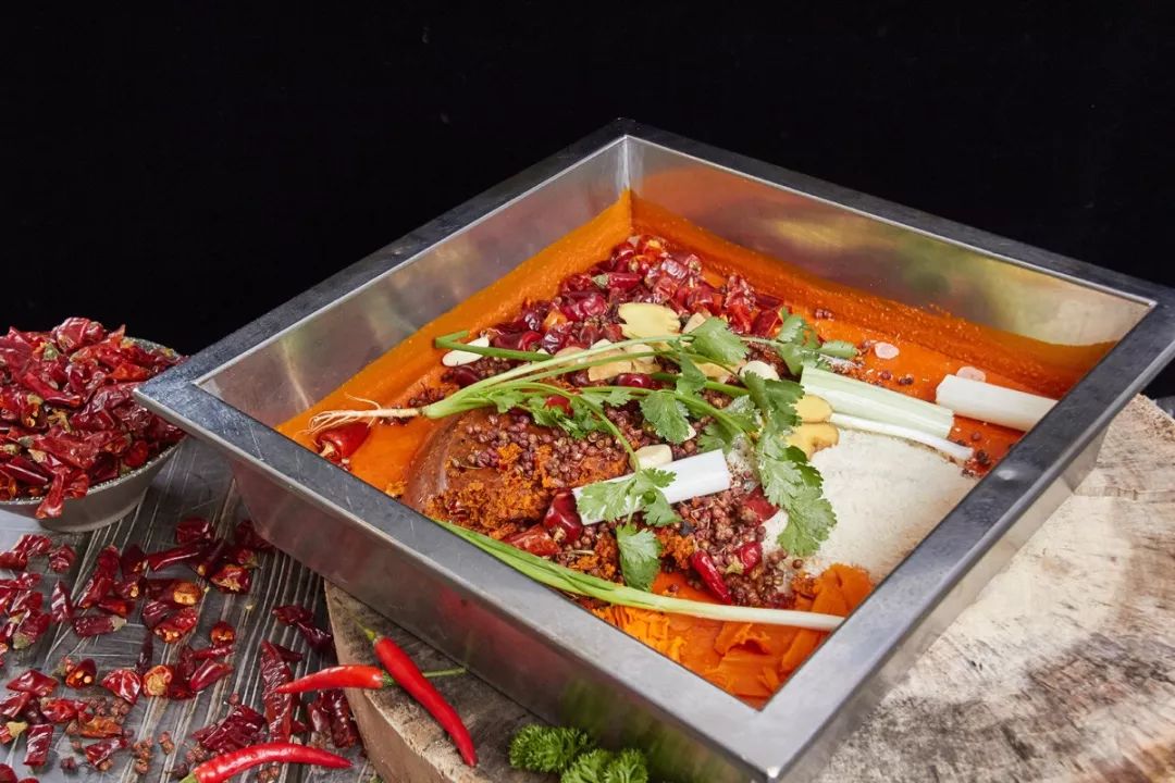 巴蜀人认可的成都川西坝子火锅~特惠活动来袭！7荤6素4人仅88元！