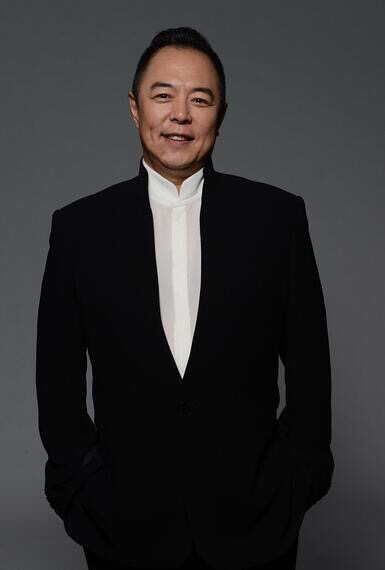 “风流皇帝”张铁林：9个女人3个孩子，他是如何渣完一个又一个？