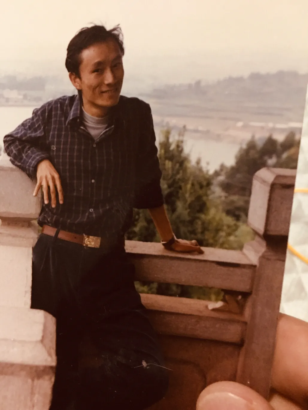 《琴弦轻颤，悠扬乐章中的简单生活》