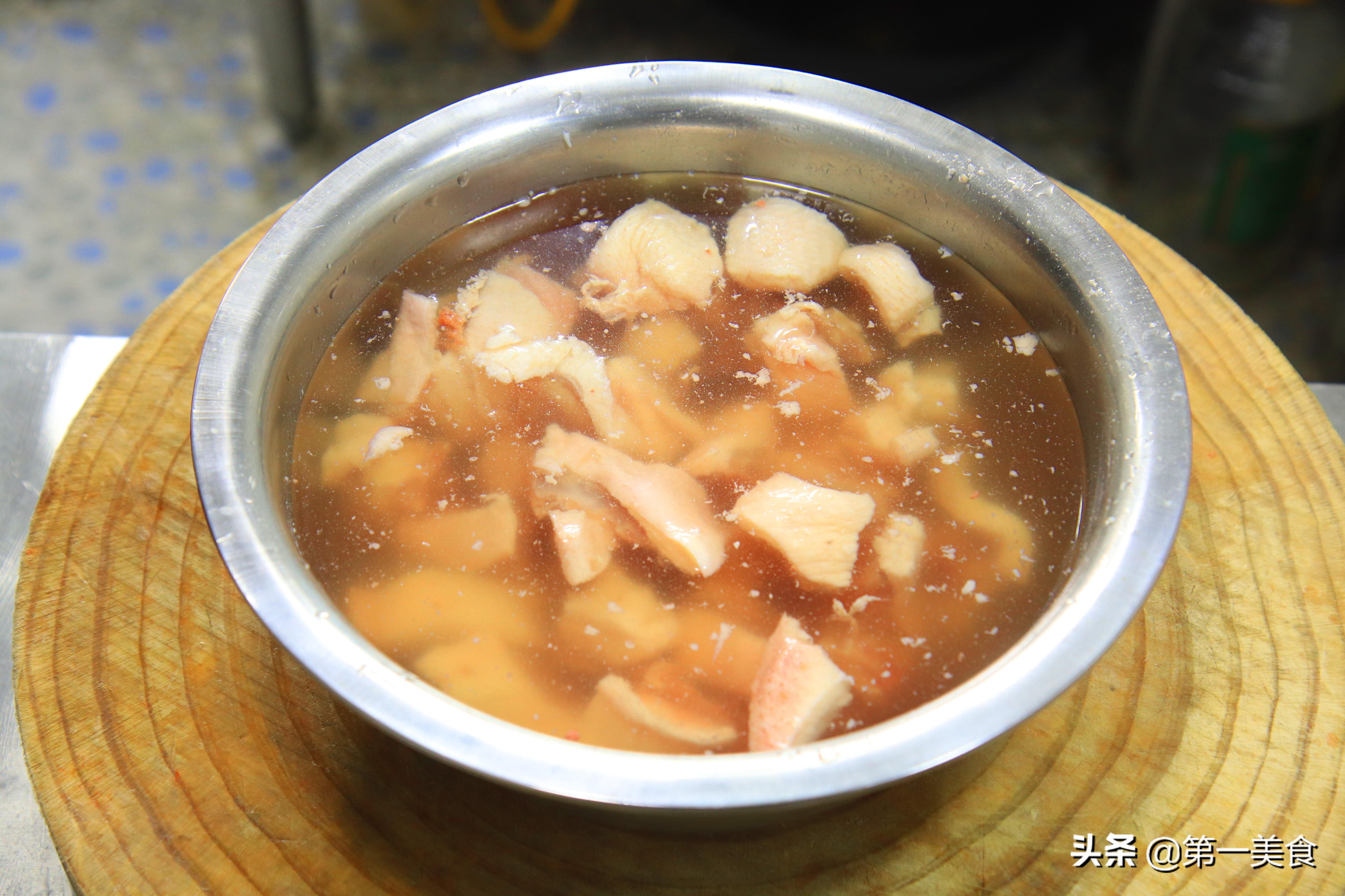 啤酒鸭怎么做好吃（鸭肉不腥不柴这才是啤酒鸭的正宗做法）
