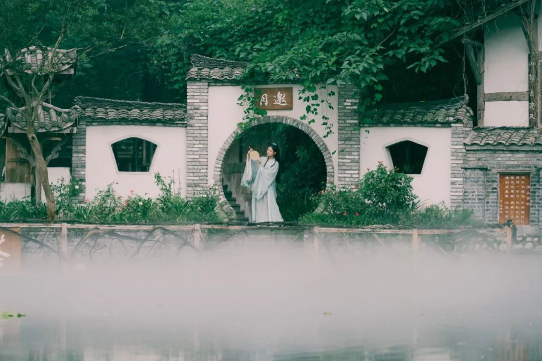 12句绝美诗词，治愈了流年，惊艳了时光-第3张图片-非凡网