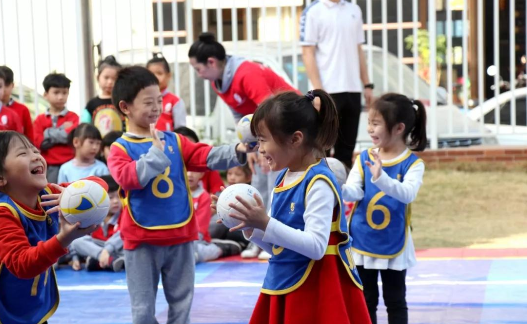 孩子的事儿无小事，公立学校和私立学校选哪个好，多方比较不吃亏