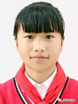 弥勒这几十名少年，真棒！有你母校的吗？