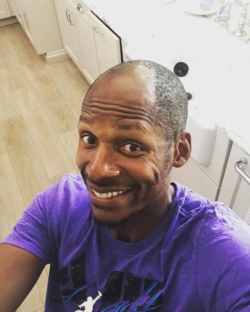 有头发的卡鲁索像可兰,他理发堪比整容)