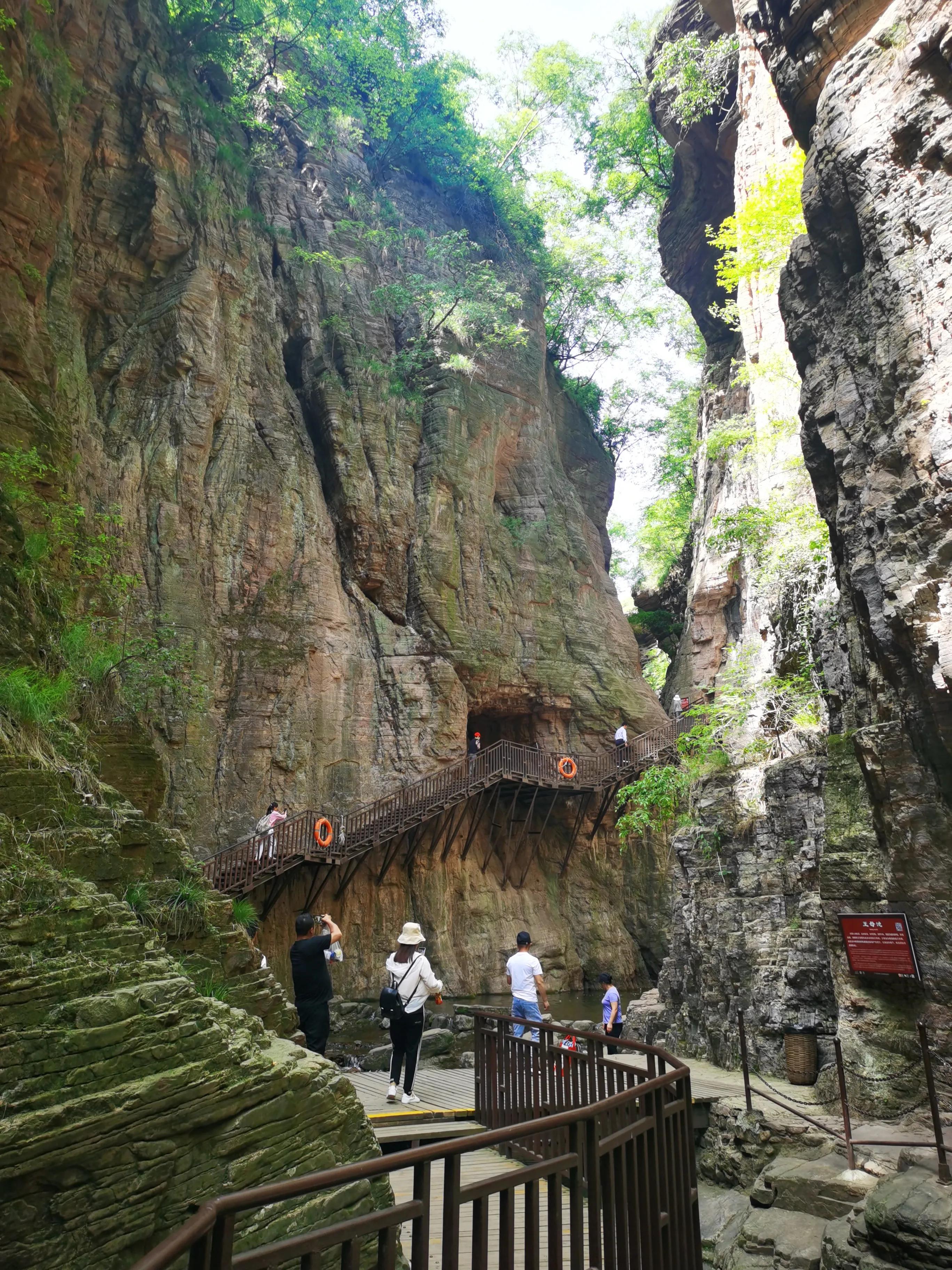 龙潭大峡谷在哪(洛阳龙潭大峡谷,古海奇峡地质画廊,景色不输红石峡,却