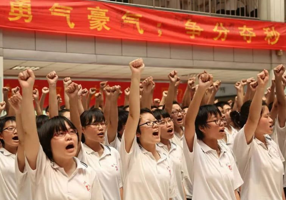 立志“拱白菜”的张锡峰，高考分数曝光，无缘清北遭网友奚落