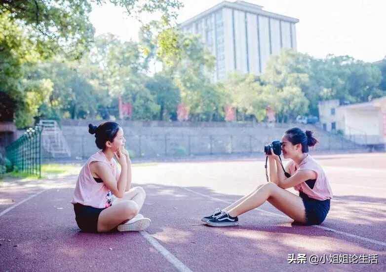 人生漫漫亲情守候太煽情，长情的陪伴就好———致我们的闺蜜